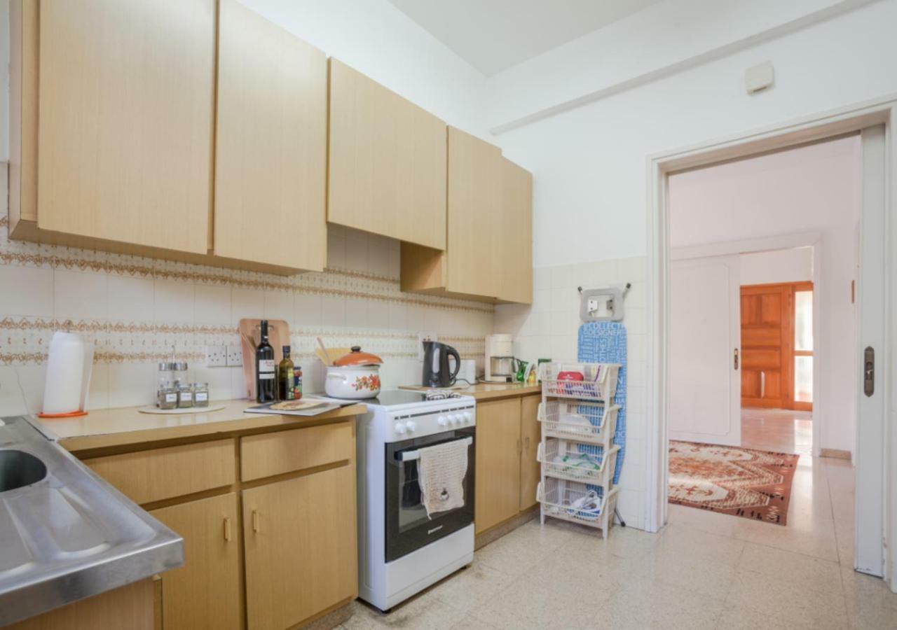 Sunny Family Home By The Beach Limassol Extérieur photo